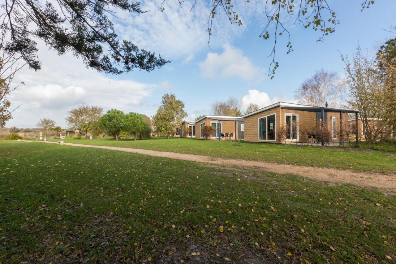 Vakantiepark Fort den Haak Vrouwenpolder Bagian luar foto