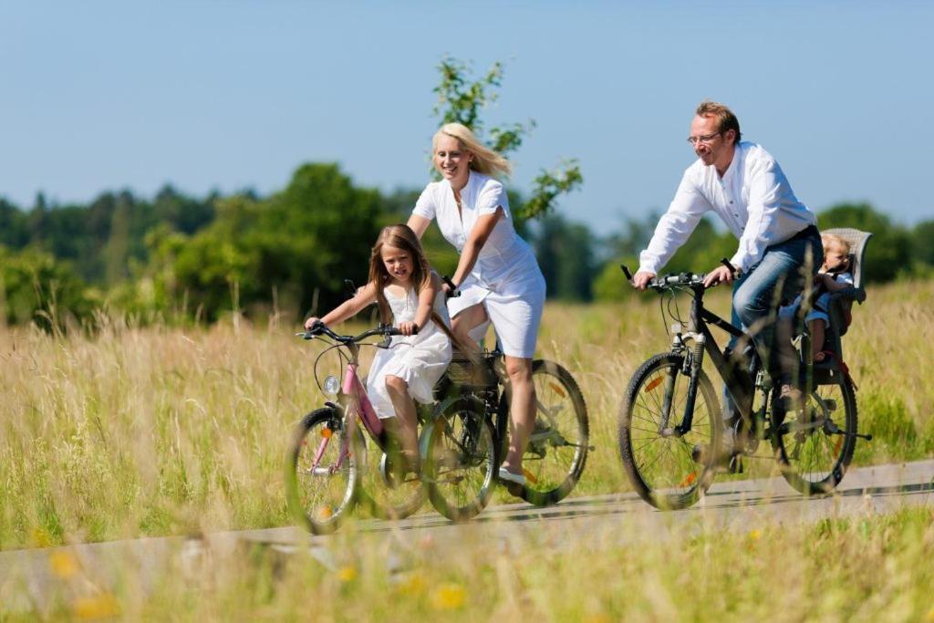Vakantiepark Fort den Haak Vrouwenpolder Bagian luar foto
