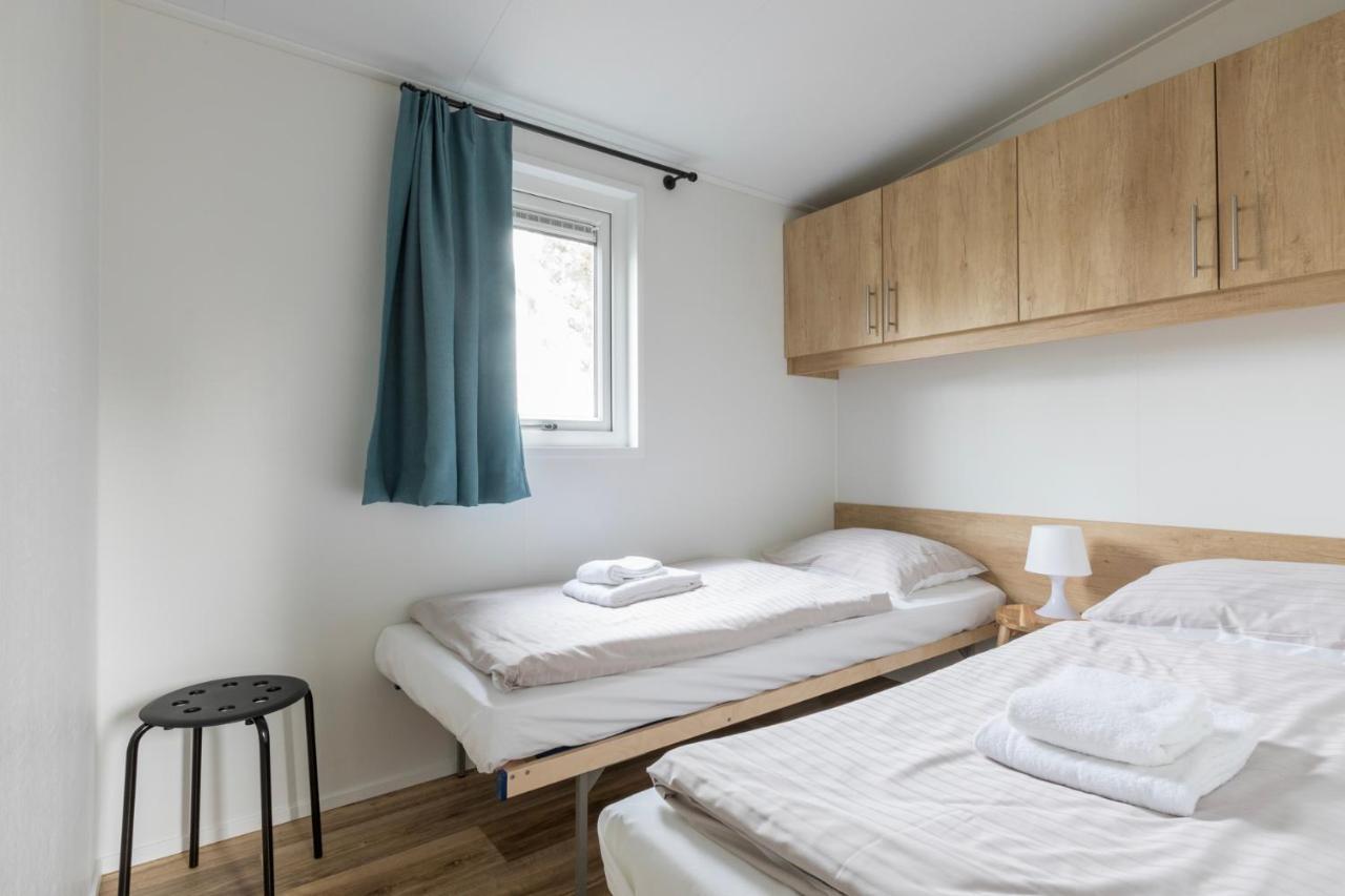 Vakantiepark Fort den Haak Vrouwenpolder Bagian luar foto