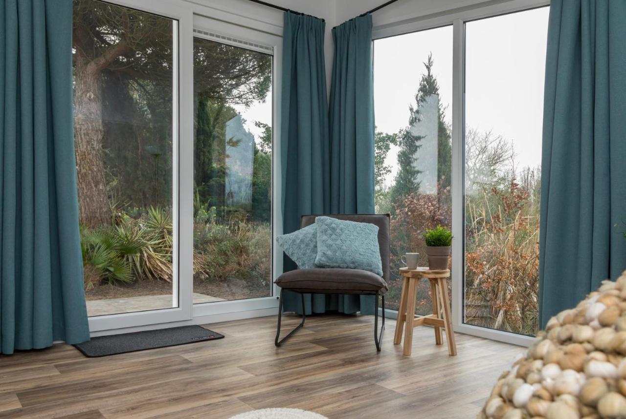 Vakantiepark Fort den Haak Vrouwenpolder Bagian luar foto