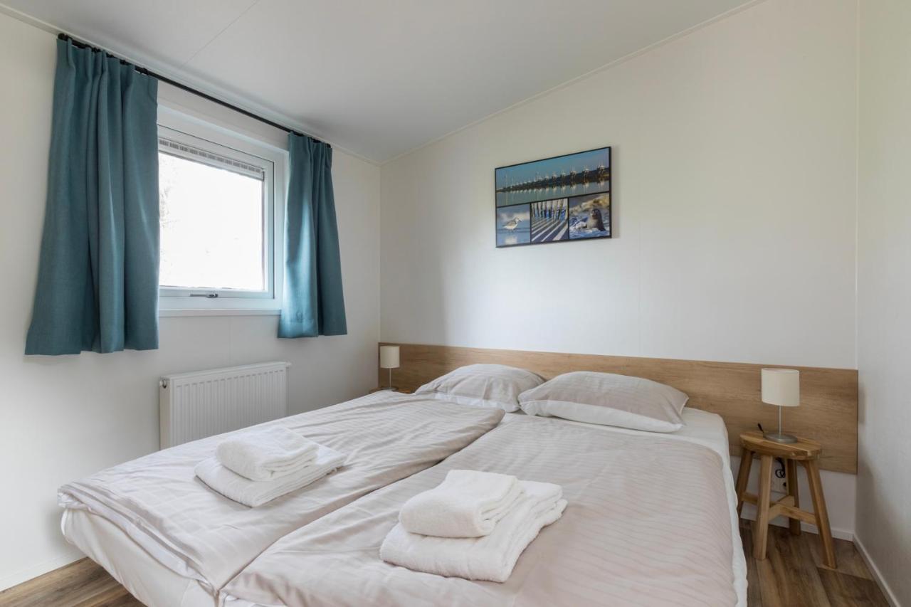 Vakantiepark Fort den Haak Vrouwenpolder Bagian luar foto