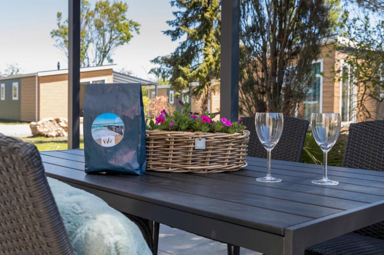 Vakantiepark Fort den Haak Vrouwenpolder Bagian luar foto